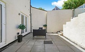 Exquisite Scandi Gem Of Bristol - Sleeps 6